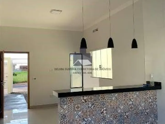 Imagem: A casa possui 2 Dormitórios, 1 Suíte, 2 Banheiros, 2
