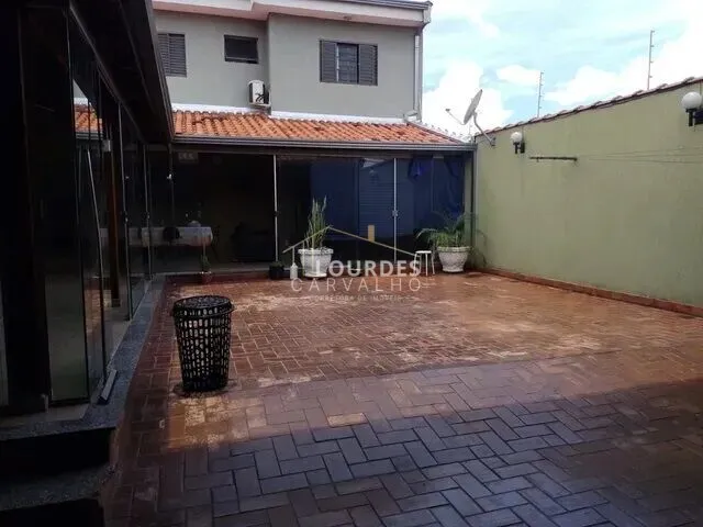 Imagem: Casa Padrão Á Venda - 3 Dormitórios