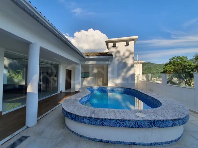 Imagem: A casa em condomínio possui 4 Dormitórios, 2 Suítes, 4