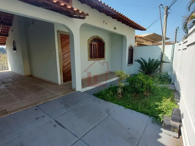 Imagem: A casa possui 3 Dormitórios, 1 Suíte, 3 Banheiros, 2