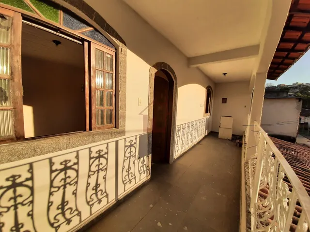 Imagem: A casa possui 6 Dormitórios, 1 Suíte, 3 Banheiros, 3