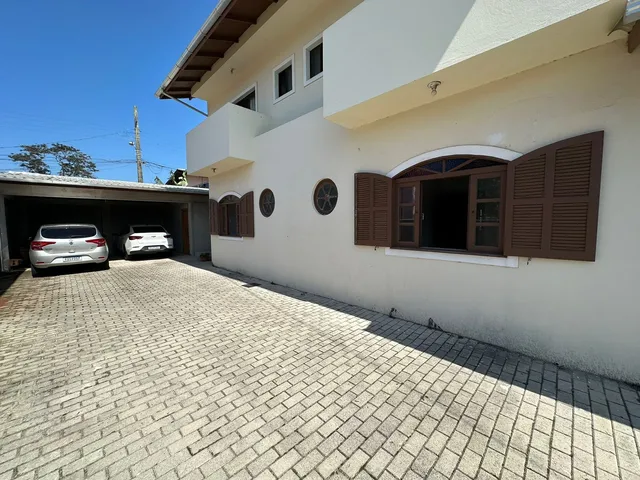 Imagem: O apartamento possui 2 Dormitórios, 1 Suíte, 1 Banheiro,