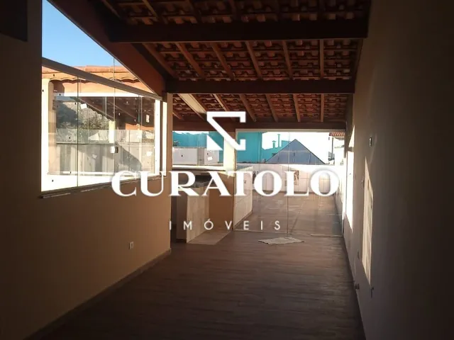 Imagem: A casa possui 3 Dormitórios, 1 Suíte, 3 Banheiros, 2