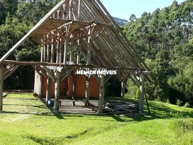 Imagem: Chácara com Casa de Madeira À Venda, com