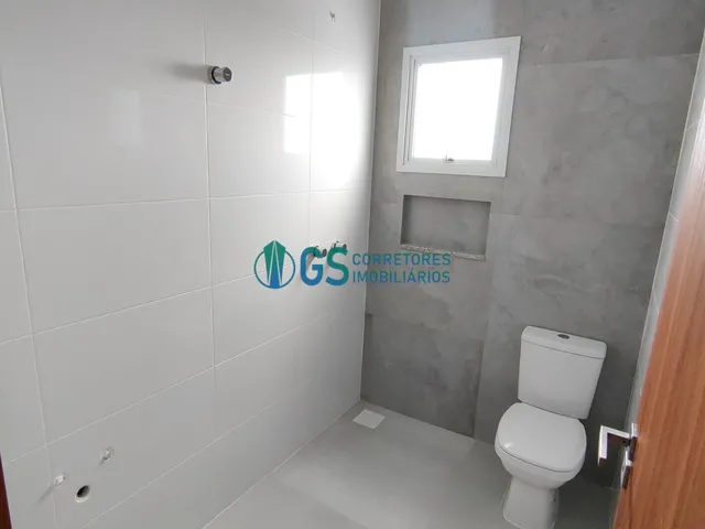 Imagem 4: Amplo sobrado com 03 quartos, sendo 01 suíte a 300m da Praia do Sonho em Palhoça - SC