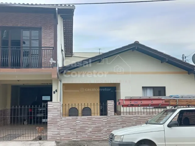 Imagem: CASA COM 140M² E 6 DORMITÓRIOS NO BAIRRO