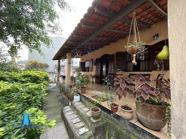 Imagem: A casa possui 4 Dormitórios, 1 Banheiro e está localizado