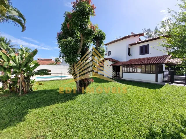 Imagem: A casa possui 4 Dormitórios, 2 Suítes, 1 Banheiro, 4
