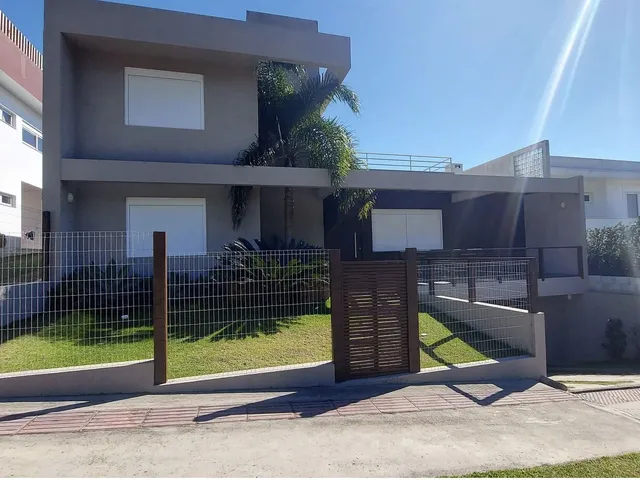 Imagem: Casa com piscina Centro de Garopaba SC