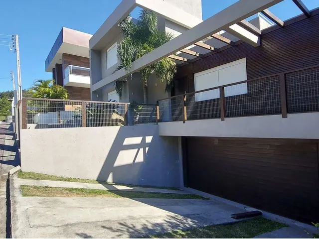 Imagem 12: Casa com piscina Centro de Garopaba SC