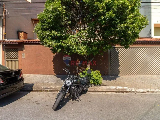 Imagem: A casa possui 3 Dormitórios, 1 Suíte, 3 Banheiros, 4