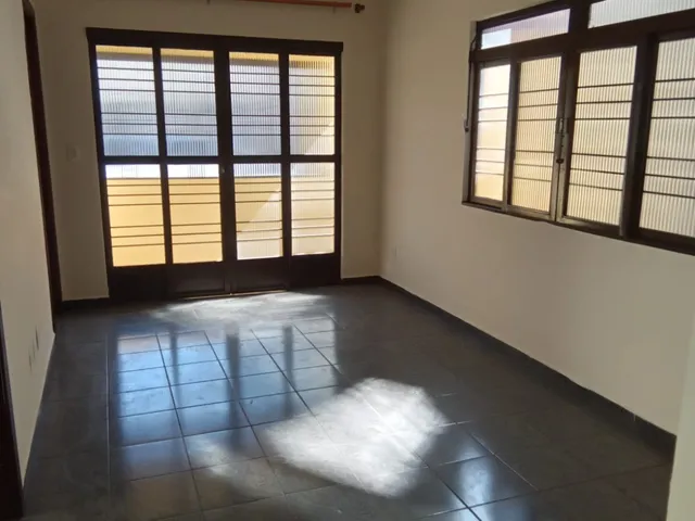 Imagem 3: Alugo Uma Ótima Casa no Bairro Avenida, Perto da Facesm. São 3 Quartos, Sala e Cozinha