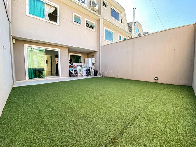 Imagem 1: Sobrado Triplex 4 Quartos e 2 Suítes À Venda no Bacacheri em Curitiba/Pr