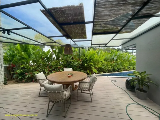 Imagem 14: Com conceito moderno e ambientes amplos essa belíssima casa decorada com quatro suítes