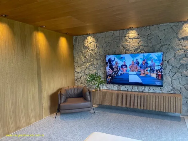 Imagem 12: Com conceito moderno e ambientes amplos essa belíssima casa decorada com quatro suítes