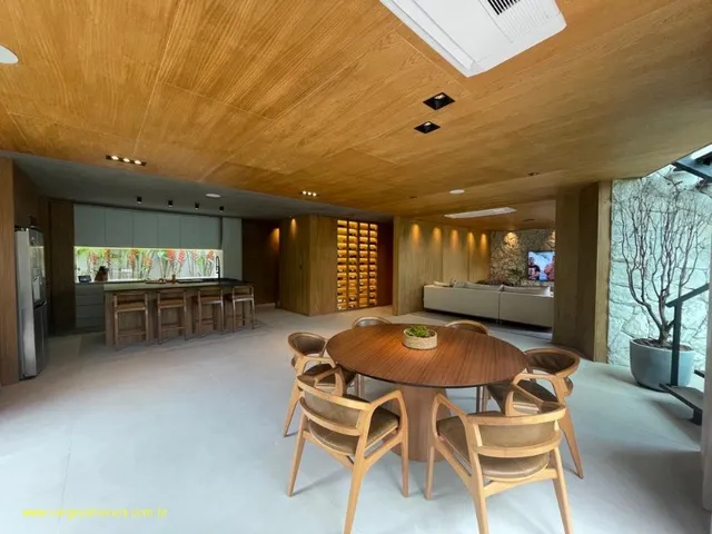 Imagem 6: Com conceito moderno e ambientes amplos essa belíssima casa decorada com quatro suítes