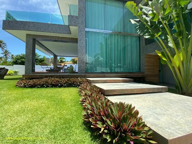 Imagem 8: Com ambientes amplos e modernos essa casa duplex vista mar com quatro suítes e espaço