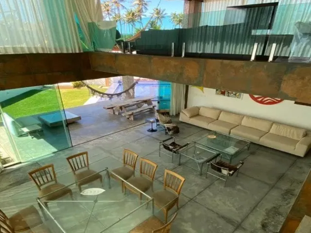Imagem 10: Com ambientes amplos e modernos essa casa duplex vista mar com quatro suítes e espaço