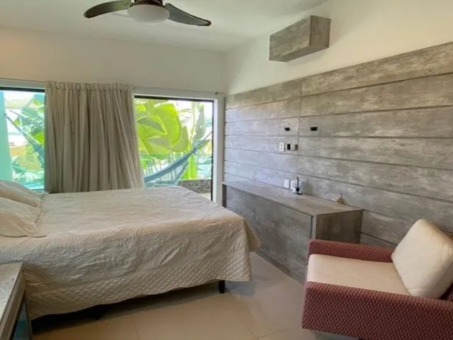 Imagem 14: Com ambientes amplos e modernos essa casa duplex vista mar com quatro suítes e espaço