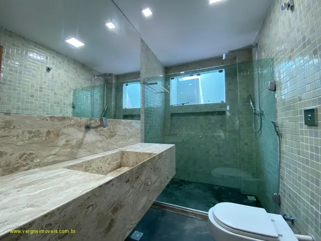 Imagem 5: Com ambientes amplos e modernos essa casa duplex vista mar com quatro suítes e espaço