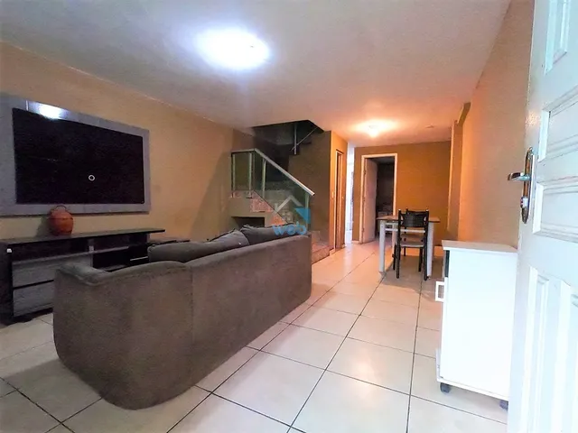 Imagem 7: Sobrado À Venda no Vitória Régia Cic, com 03 Quartos, Espaço nos Fundos Com