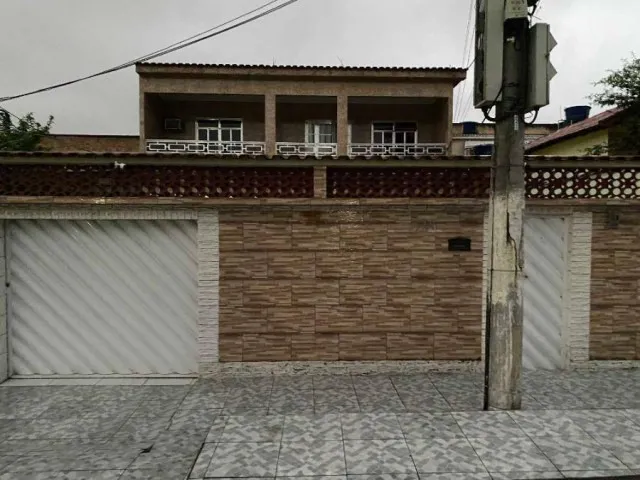 Imagem: A casa possui 2 Dormitórios, 1 Banheiro, 300m² de Área,