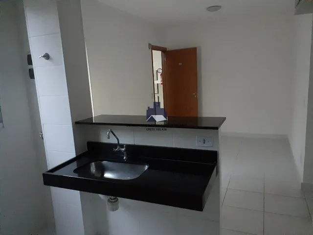 Imagem: O apartamento possui 2 Dormitórios, 1 Banheiro, 1 Vaga na