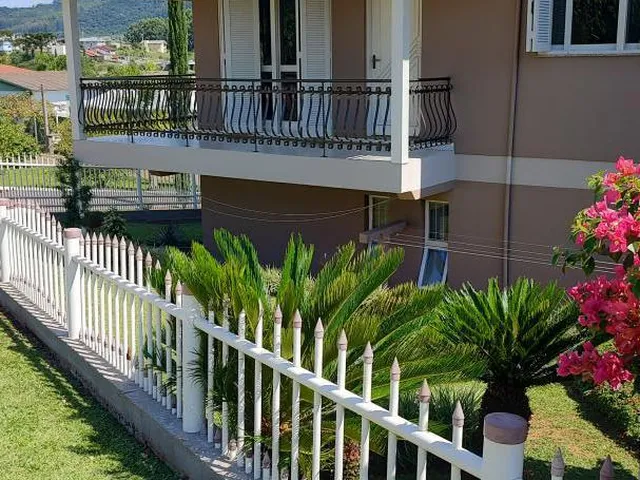Imagem 1: Casa, 3 Dormitórios, 3 Banheiro, 2 Vagas na Garagem, 255M² de Área Construída