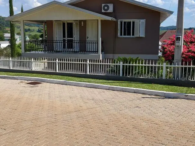 Imagem 2: Casa, 3 Dormitórios, 3 Banheiro, 2 Vagas na Garagem, 255M² de Área Construída