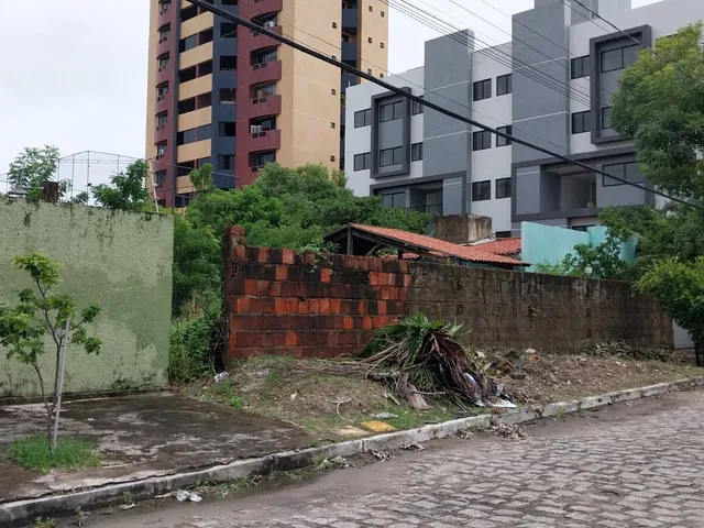 Imagem: Terreno Amplo a Poucos Metros da Praia!
