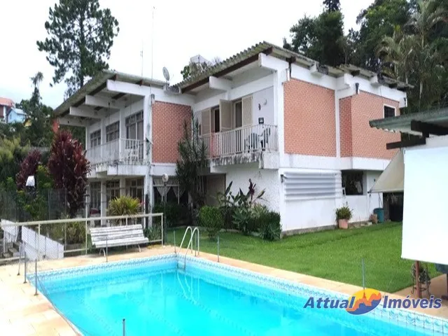 Imagem: Ampla Casa com 4 Quartos À Venda no Golfe