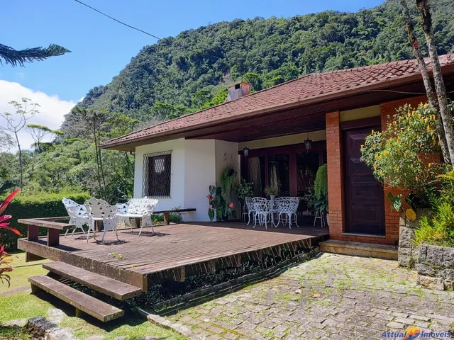 Imagem 1: Ampla Casa 5 Quartos À Venda em Teresópolis