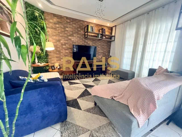 Imagem: A casa possui 3 Dormitórios, 1 Suíte, 3 Banheiros, 4
