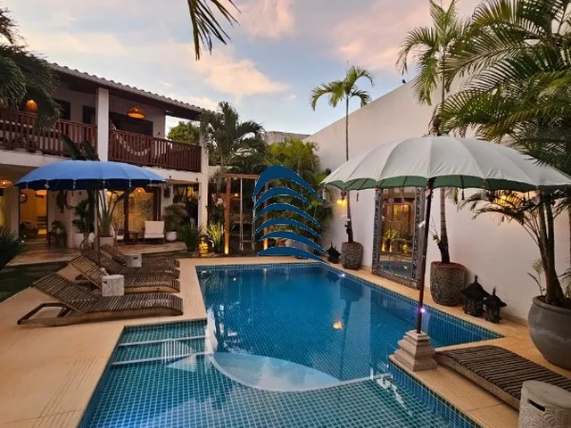 Imagem 1: Magnífica Casa em Itapuã | Decoração Estilo Bali | Luxuosa e Confortável