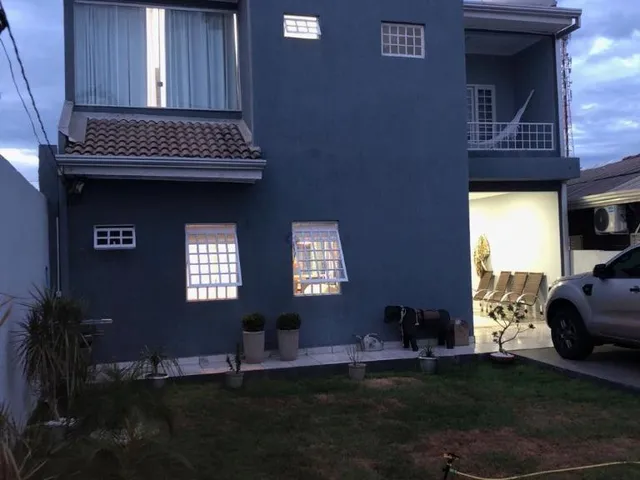 Imagem: A casa possui 4 Dormitórios, 2 Suítes, 3 Banheiros, 3