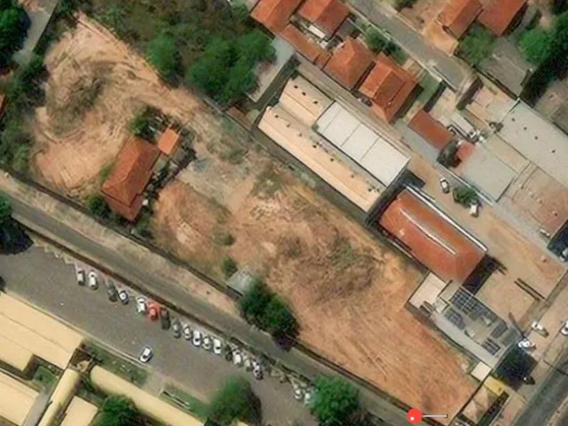 Imagem: Terreno na Avenida Fernando Correia da Costa
