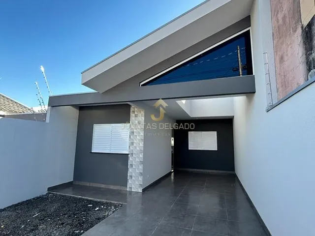 Imagem: A casa possui 3 Dormitórios, 1 Banheiro, 2 Vagas na