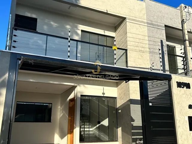 Imagem: A casa possui 3 Dormitórios, 1 Suíte, 2 Banheiros, 2