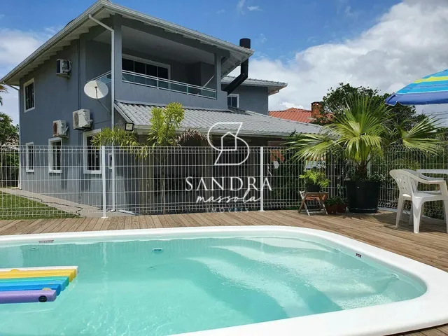 Imagem: A casa possui 7 Dormitórios, 1 Suíte, 3 Banheiros, 4