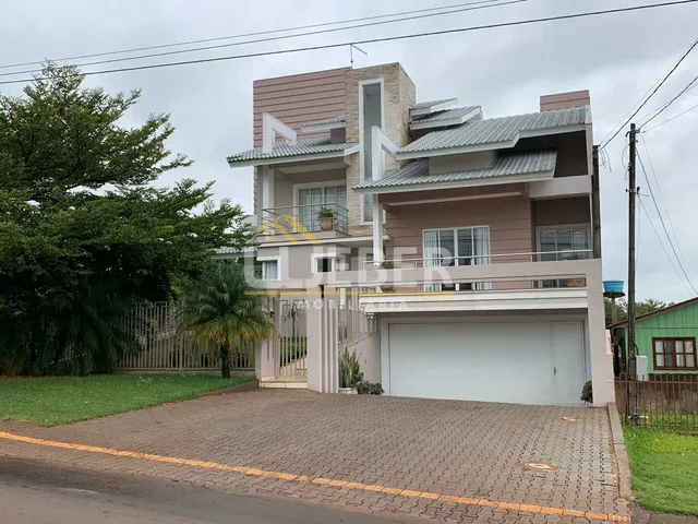 Imagem: A casa possui 4 Dormitórios, 3 Suítes, 5 Banheiros, 4 Vagas