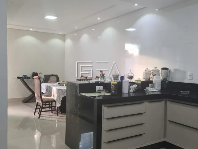 Imagem 2: Moderno Sobrado com 4 Quartos sendo 3 Suítes no Jardim Triângulo