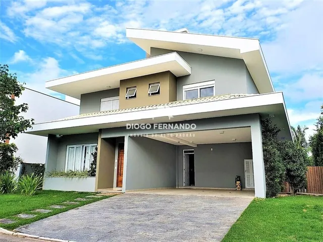 Imagem: A casa em condomínio possui 4 Dormitórios, 4 Suítes, 6 Banheiros