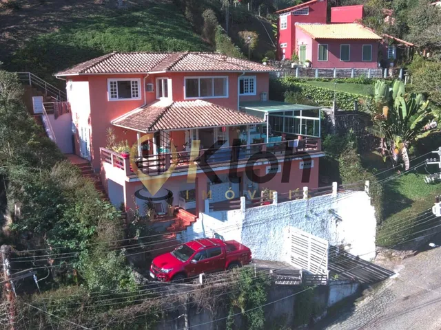 Imagem: A casa possui 3 Dormitórios, 3 Suítes, 4 Banheiros, 4