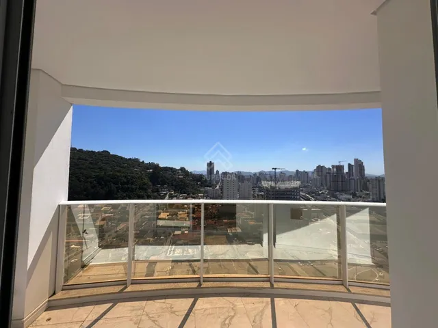 Imagem: O apartamento possui 5 Dormitórios, 2 Suítes, 2