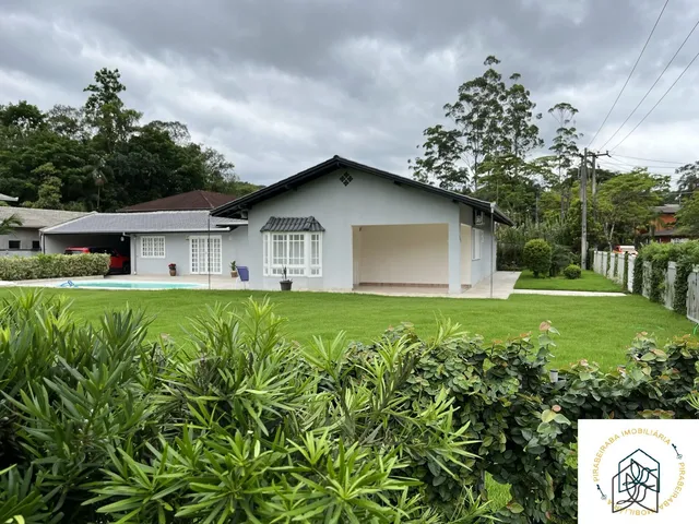 Imagem: Casa com Piscina à venda em Pirabeiraba
