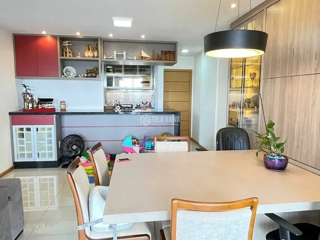 Imagem: O apartamento possui 2 Dormitórios, 1 Suíte, 2 Banheiros,