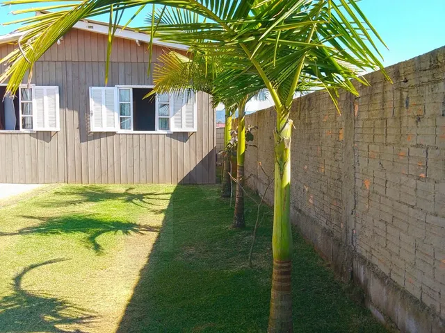Imagem 12: Abaixo do Preço! Casa de Madeira com Terreno Gramado, Construção em Andamento E