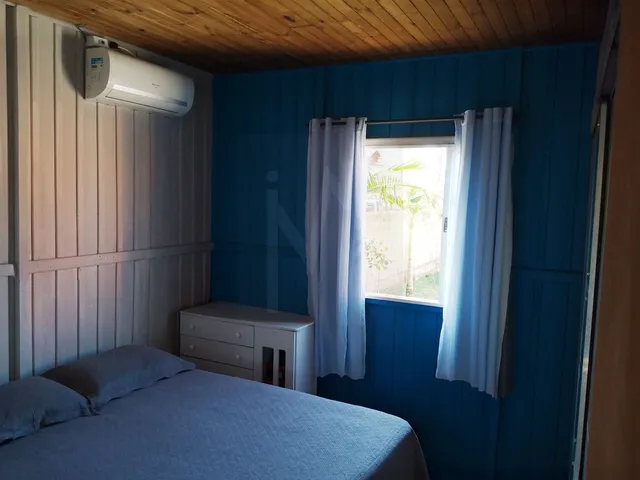 Imagem 15: Abaixo do Preço! Casa de Madeira com Terreno Gramado, Construção em Andamento E