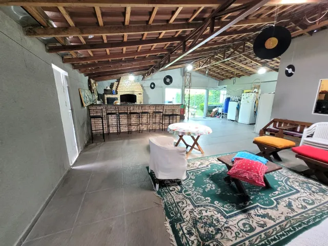 Imagem 1: Casa a Venda em Pinhais com Amplo Espaço