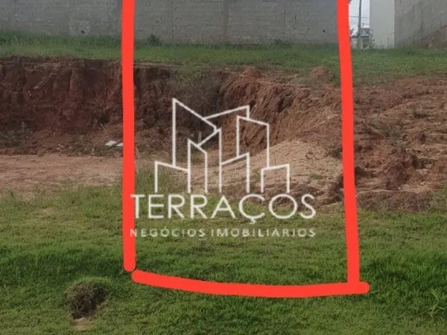 Imagem: O terreno possui 250m² de Área Privada e está localizado